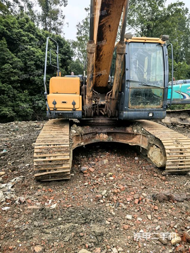 转盘和下车架正前（工作和回转装置）