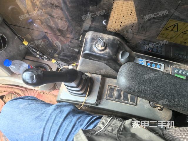 座椅右側(cè)控制臺/鑰匙門/油門/含右手柄（駕駛室部分）