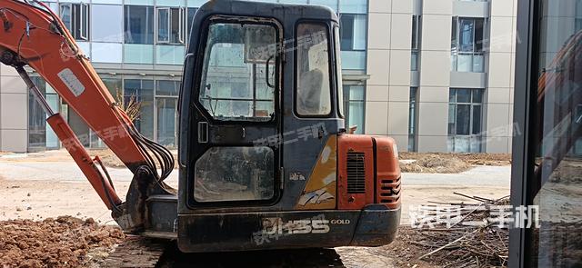 駕駛室整體（整機外觀）