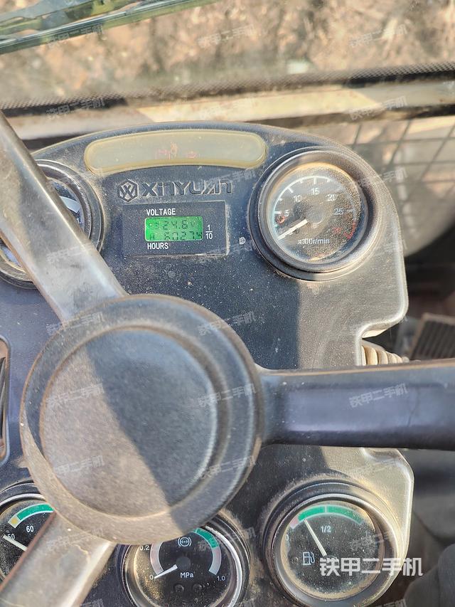 回轉(zhuǎn)馬達(dá)和主控閥（整機(jī)外觀）