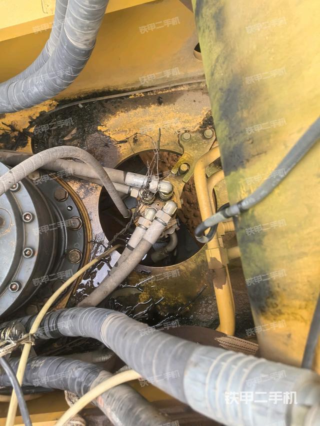 中央回轉(zhuǎn)接頭特寫（上車部件）