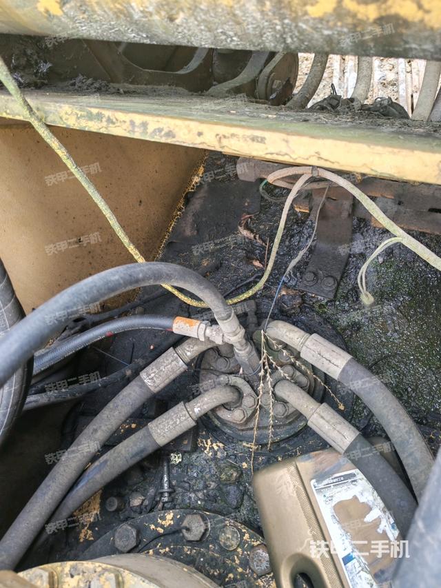 氣門(mén)室蓋螺絲特寫(xiě)（上車部件）