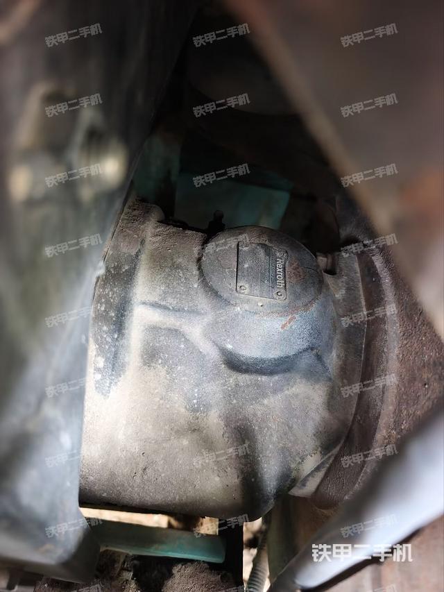 液壓泵艙室正面整體（整機(jī)外觀）