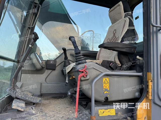 駕駛室整體（整機外觀）