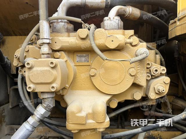 液壓泵艙室正面整體（整機(jī)外觀）