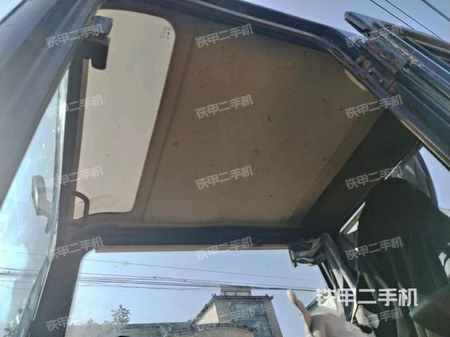 駕駛室頂部（整機外觀）