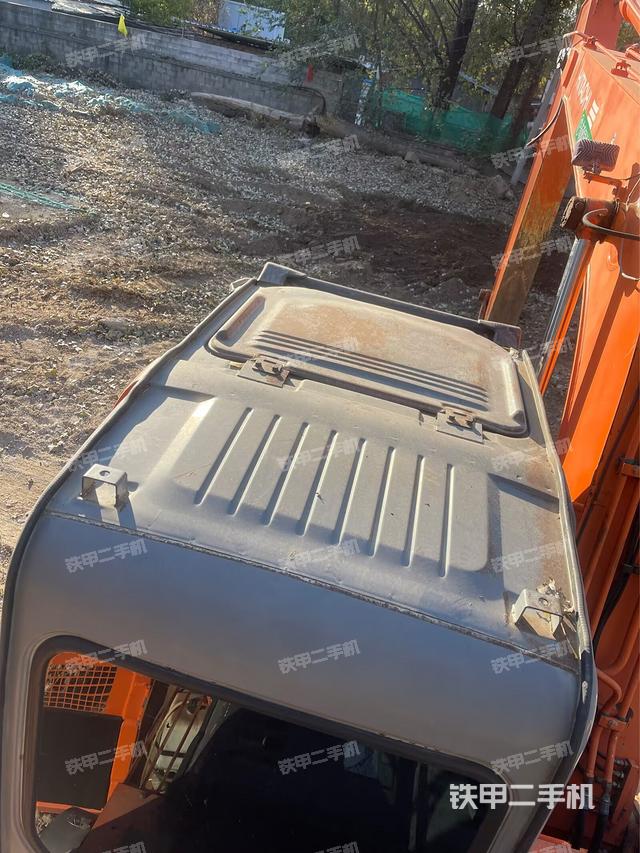 驾驶室顶部（整机外观）