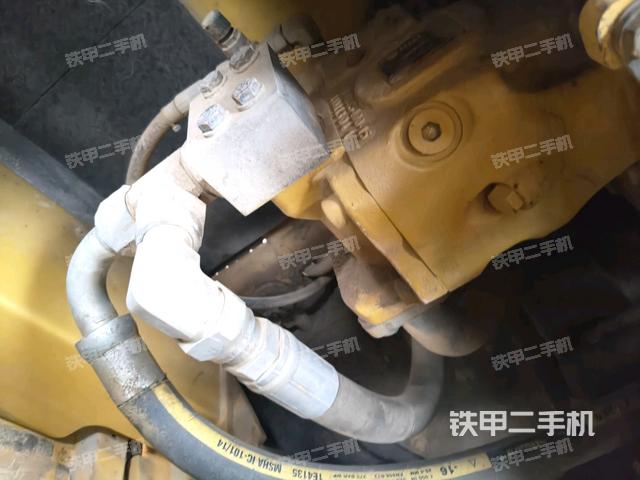 液壓泵艙室正面整體（整機(jī)外觀）