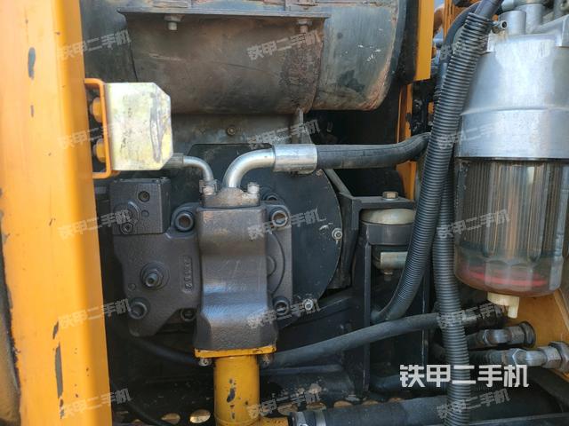 液壓泵艙室正面整體（整機(jī)外觀）