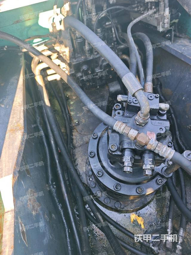 回轉(zhuǎn)馬達和主控閥（整機外觀）