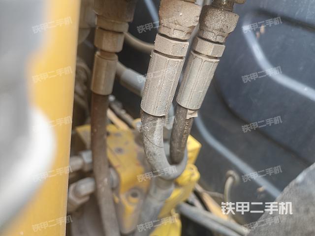 回转马达和主控阀（整机外观）