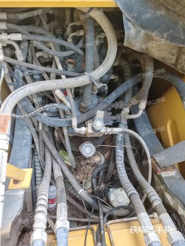 回轉(zhuǎn)馬達和主控閥（整機外觀）