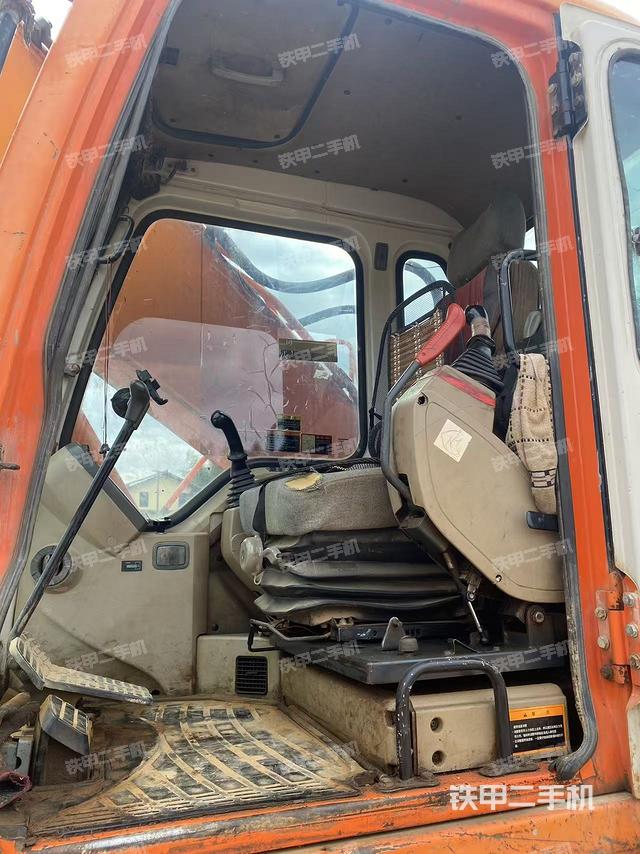 駕駛室整體（整機(jī)外觀）