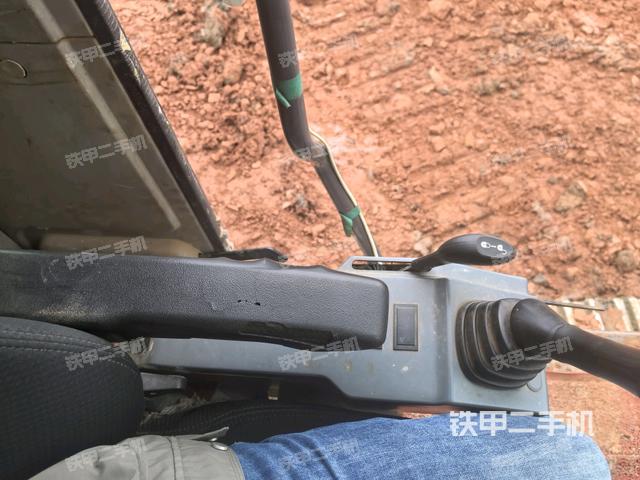 座椅左側(cè)控制臺/音響/含左手柄（駕駛室部分）