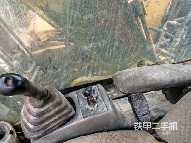 座椅右側(cè)控制臺(tái)/鑰匙門(mén)/油門(mén)/含右手柄（駕駛室部分）