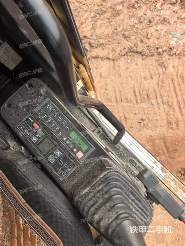 座椅右側(cè)控制臺(tái)/鑰匙門/油門/含右手柄（駕駛室部分）