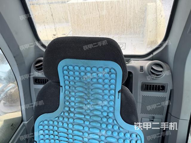 后窗玻璃角標（駕駛室部分）