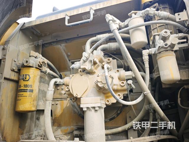 液压泵舱室正面整体（整机外观）