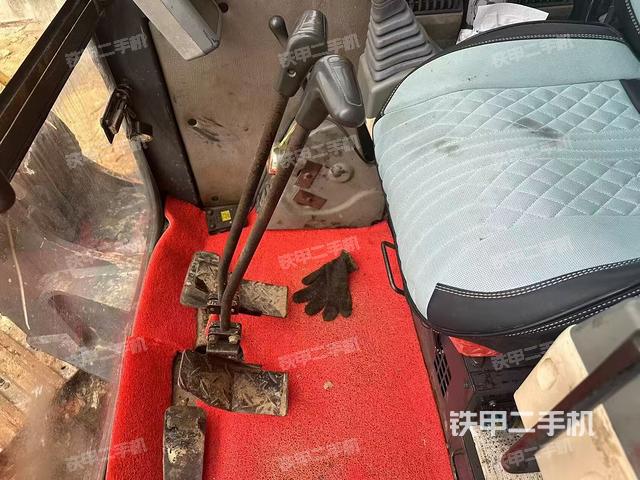 駕駛室整體（整機外觀）