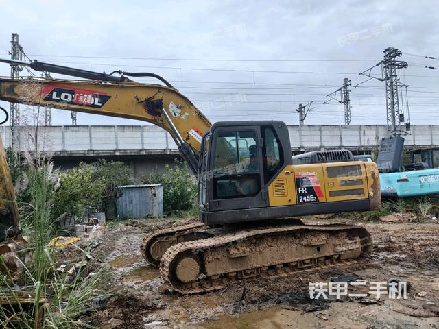 雷沃重工FR225E2挖掘機