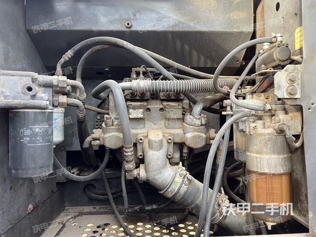 液压泵舱室正面整体（整机外观）