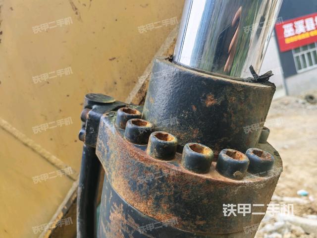 轉(zhuǎn)盤(pán)和下車架正前（工作和回轉(zhuǎn)裝置）