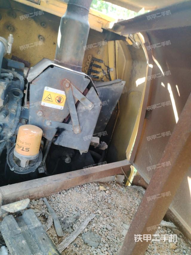 液壓泵艙室正面整體（整機外觀）