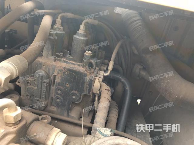 回转马达和主控阀（整机外观）