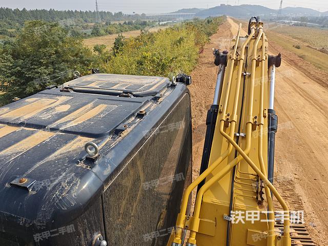 驾驶室顶部（整机外观）