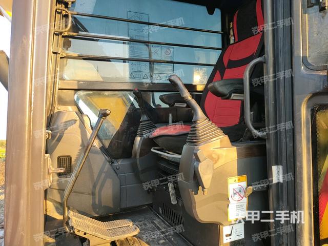 駕駛室整體（整機(jī)外觀）