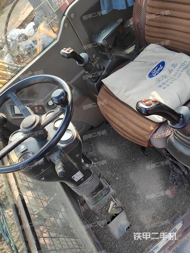 駕駛室頂部（整機(jī)外觀）