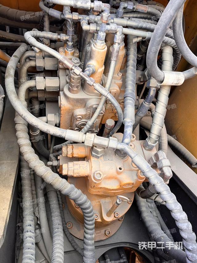 回轉(zhuǎn)馬達和主控閥（整機外觀）