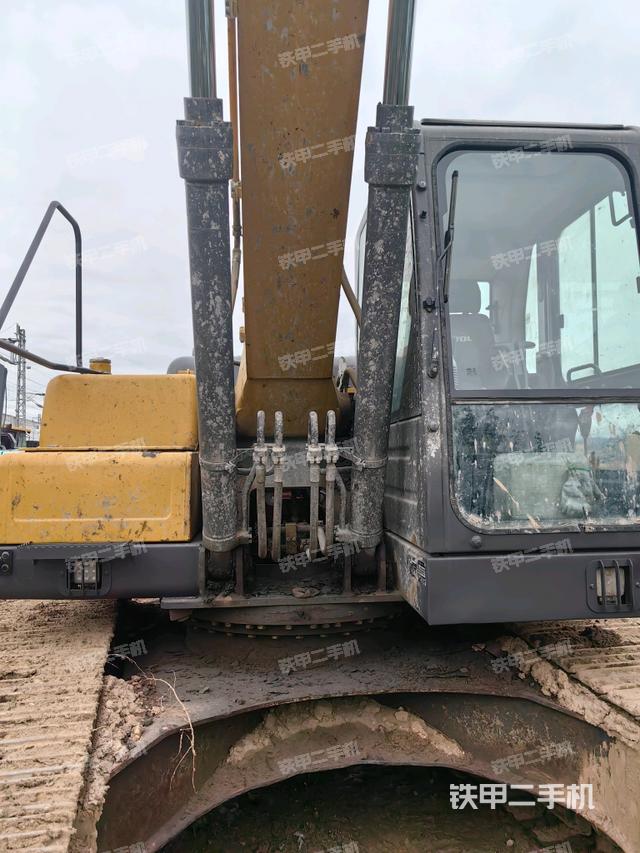 大臂油缸整體?豎拍（工作和回轉(zhuǎn)裝置）