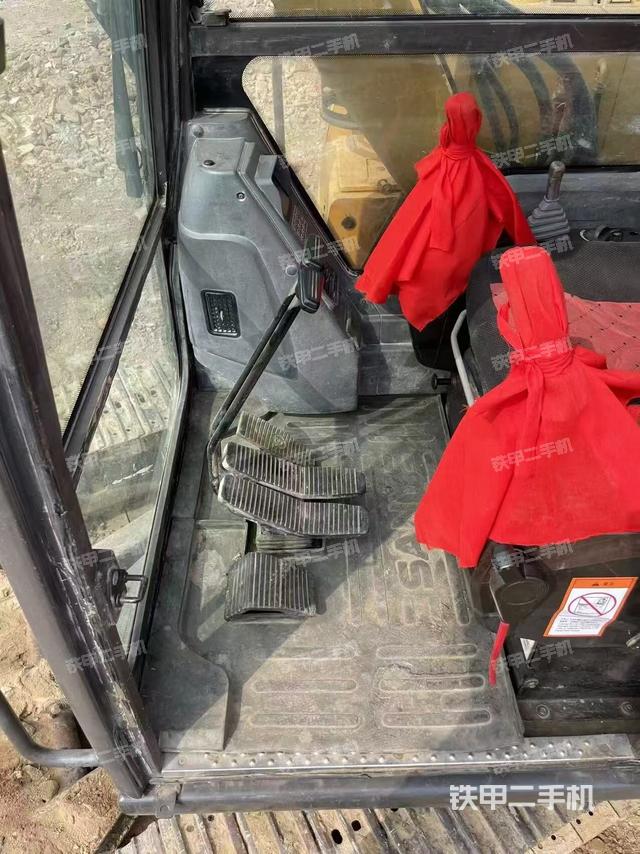 駕駛室整體（整機外觀）