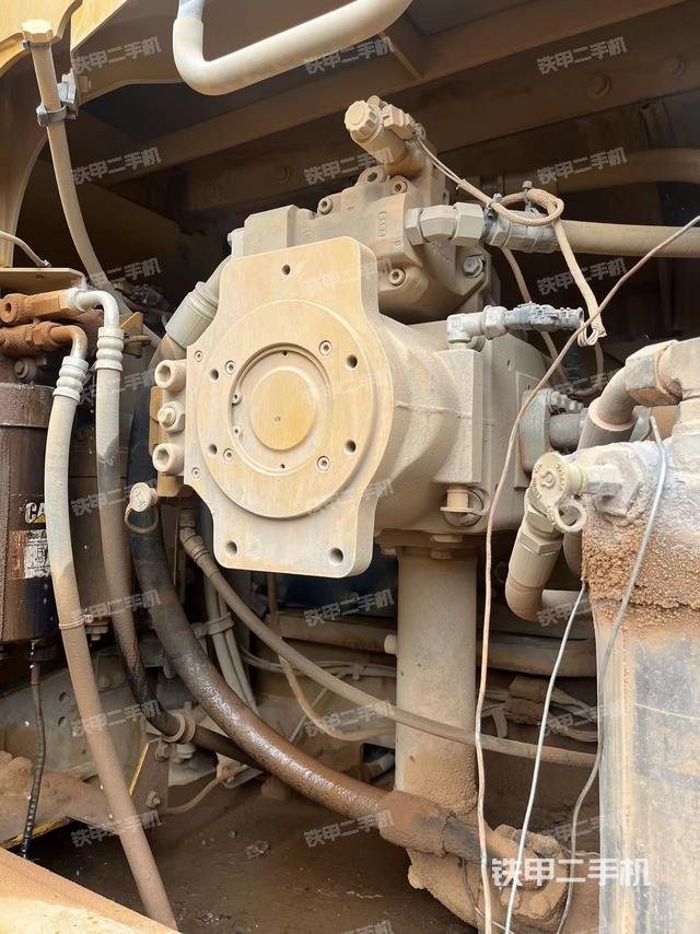 液壓泵艙室正面整體（整機(jī)外觀）