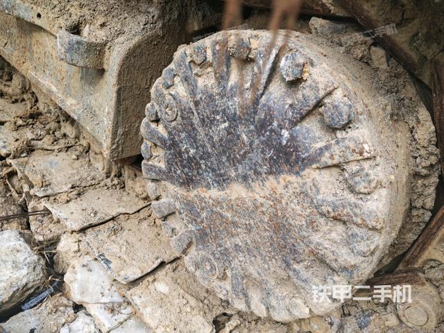 左驅(qū)動(dòng)輪（行走機(jī)構(gòu)）