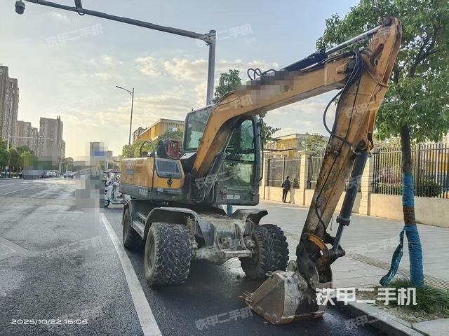 驾驶室顶部（整机外观）