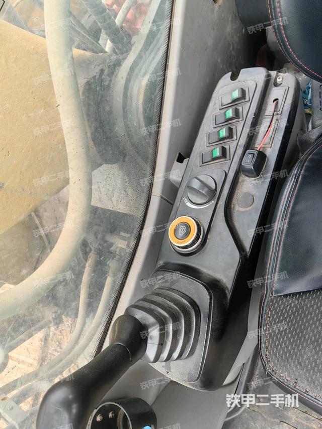 座椅左側(cè)控制臺/音響/含左手柄（駕駛室部分）