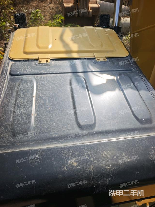 驾驶室顶部（整机外观）