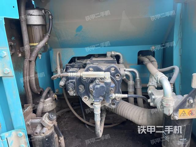 液壓泵艙室正面整體（整機(jī)外觀）