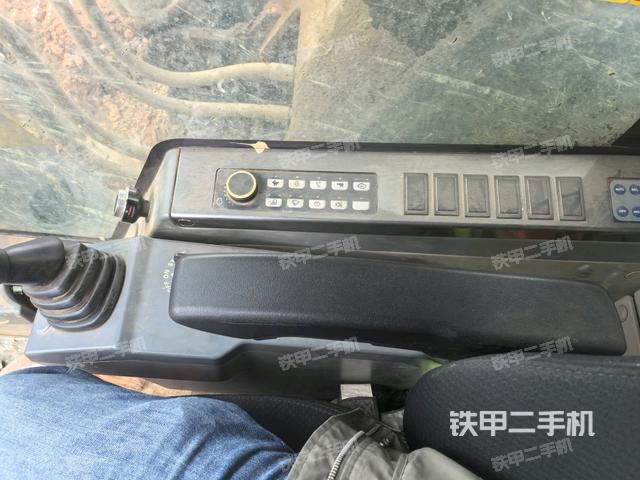 座椅右側(cè)控制臺/鑰匙門/油門/含右手柄（駕駛室部分）