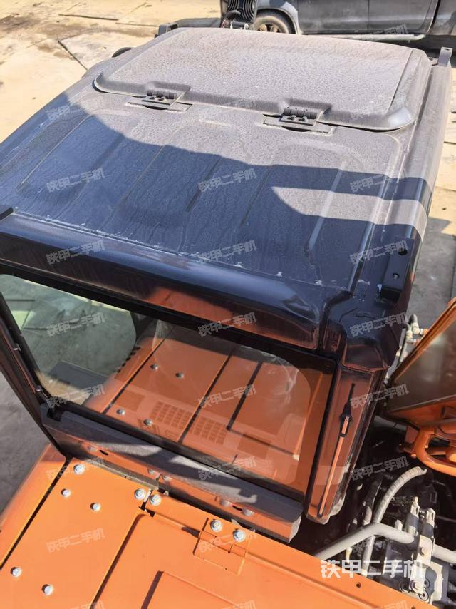 駕駛室頂部（整機(jī)外觀）