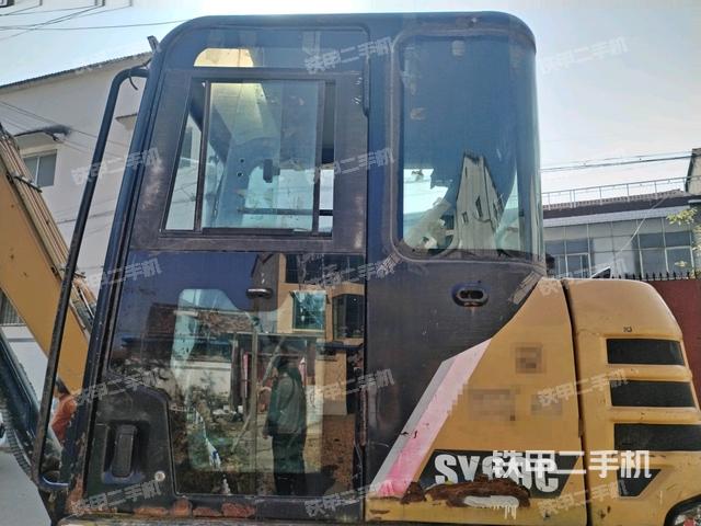 駕駛室整體（整機外觀）