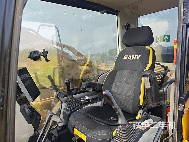 駕駛室整體（整機(jī)外觀）