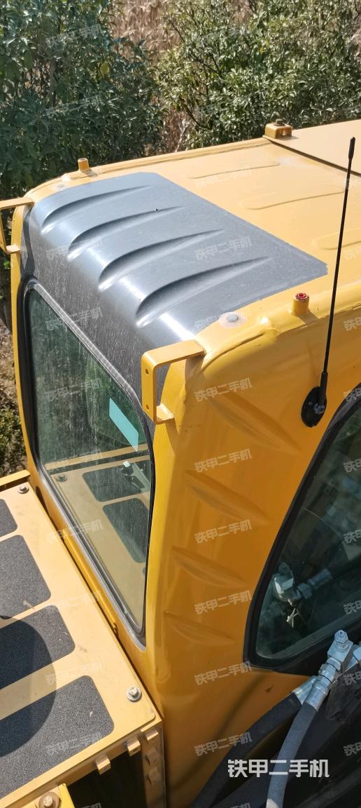 驾驶室顶部（整机外观）