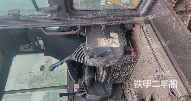 駕駛室整體（整機外觀）