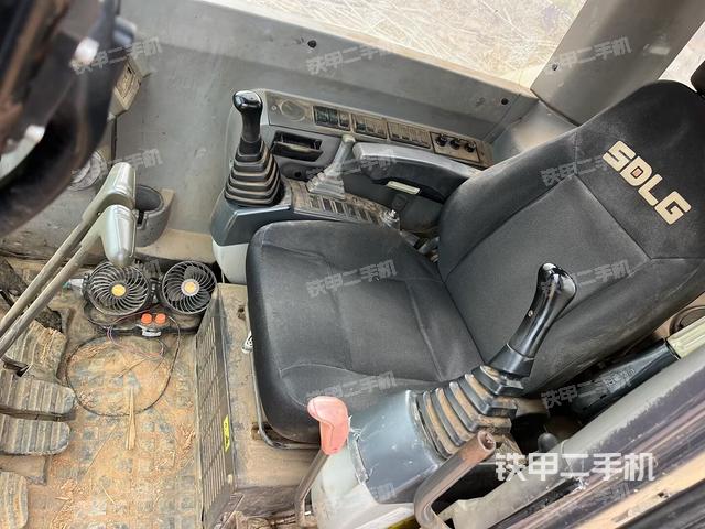 驾驶室整体（整机外观）