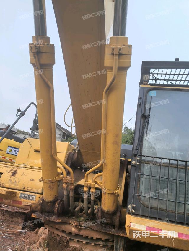 大臂油缸整體?豎拍（工作和回轉(zhuǎn)裝置）