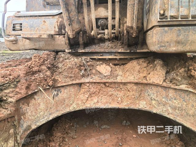 轉(zhuǎn)盤和下車架正前（工作和回轉(zhuǎn)裝置）