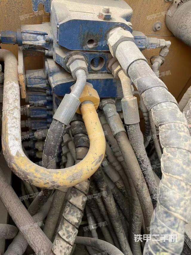 回轉(zhuǎn)馬達和主控閥（整機外觀）